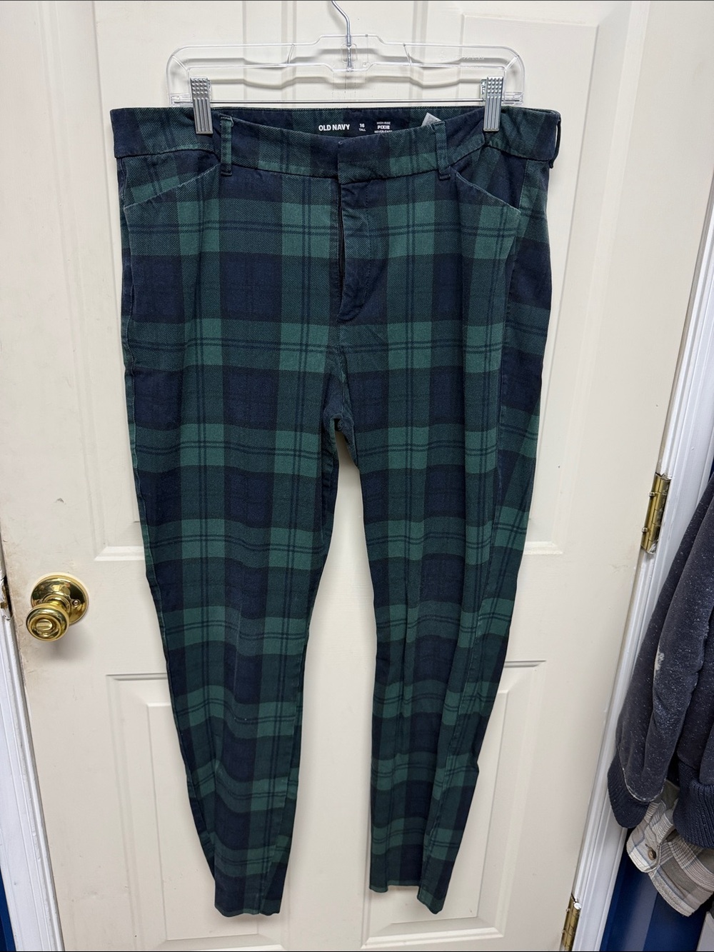 Old Navy Women’s Green & Black Plaid Cropped Pants